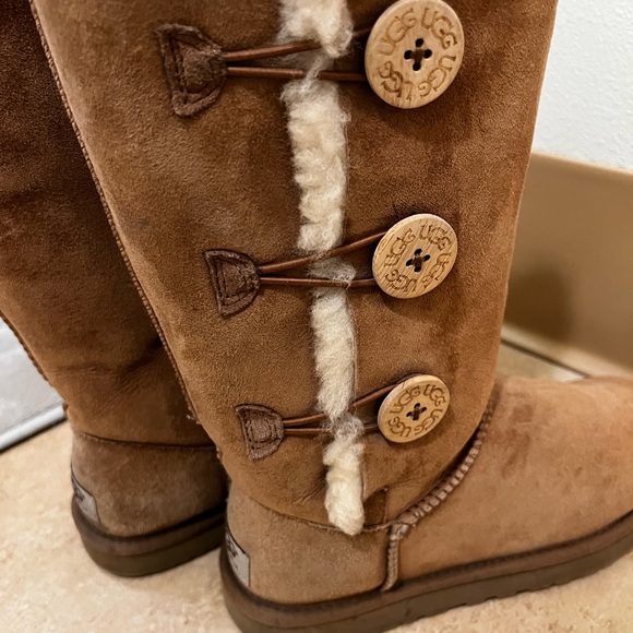 UGG Bailey Button Triplet (UGGs) - Picture 4 of 4